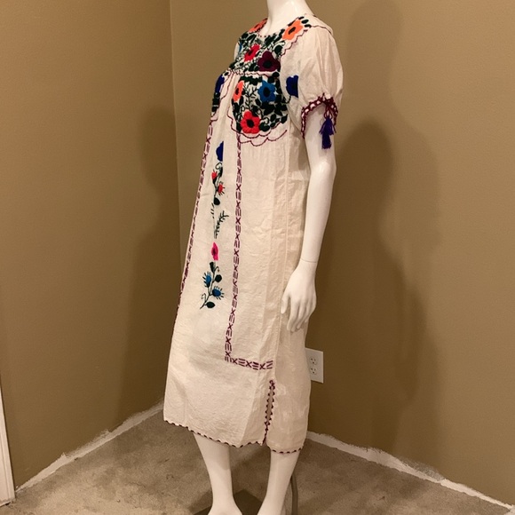 Mexican Embroidered Floral White Dress Unsized Fits XS Petite - Picture 8 of 14